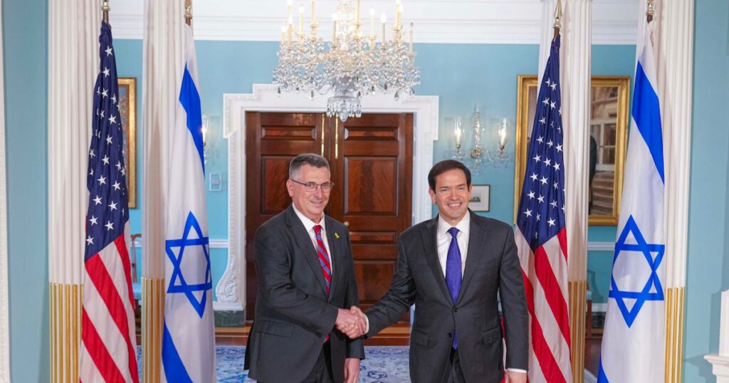 Israelul a organizat „sprijinul neclintit” al Statelor Unite, după ce o reuniune la nivel înalt la ministrul de externe din Washingtonel, Gideon Saar, și secretarul american, Marco Rubio, au abordat probleme precum securitatea regională, conflictul din Gaza, Liban și Siria și influența regimului Iran în Orientul Mijlociu, Orientul Mijlociu