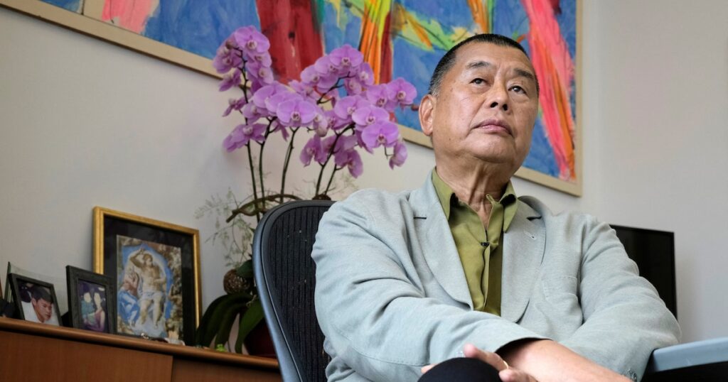 Procesul lui Jimmy Lai aștepta o sentință și redeschide dezbaterea privind libertatea presei în antreprenorul din Hong Konggel, care a fost solo în închisoare din decembrie 2020, se confruntă cu acuzații care ar putea costa o condamnare pe viață în cadrul lanțului perpetuu în conformitate cu Dreptul Național al Securității Naționale