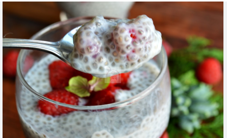 Budincă sănătoasă cu lime și semințe de chia